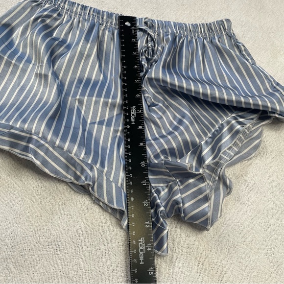 Striped‎ Gray and White Women's Pajama Set ~ Sz Medium - Picture 9 of 11